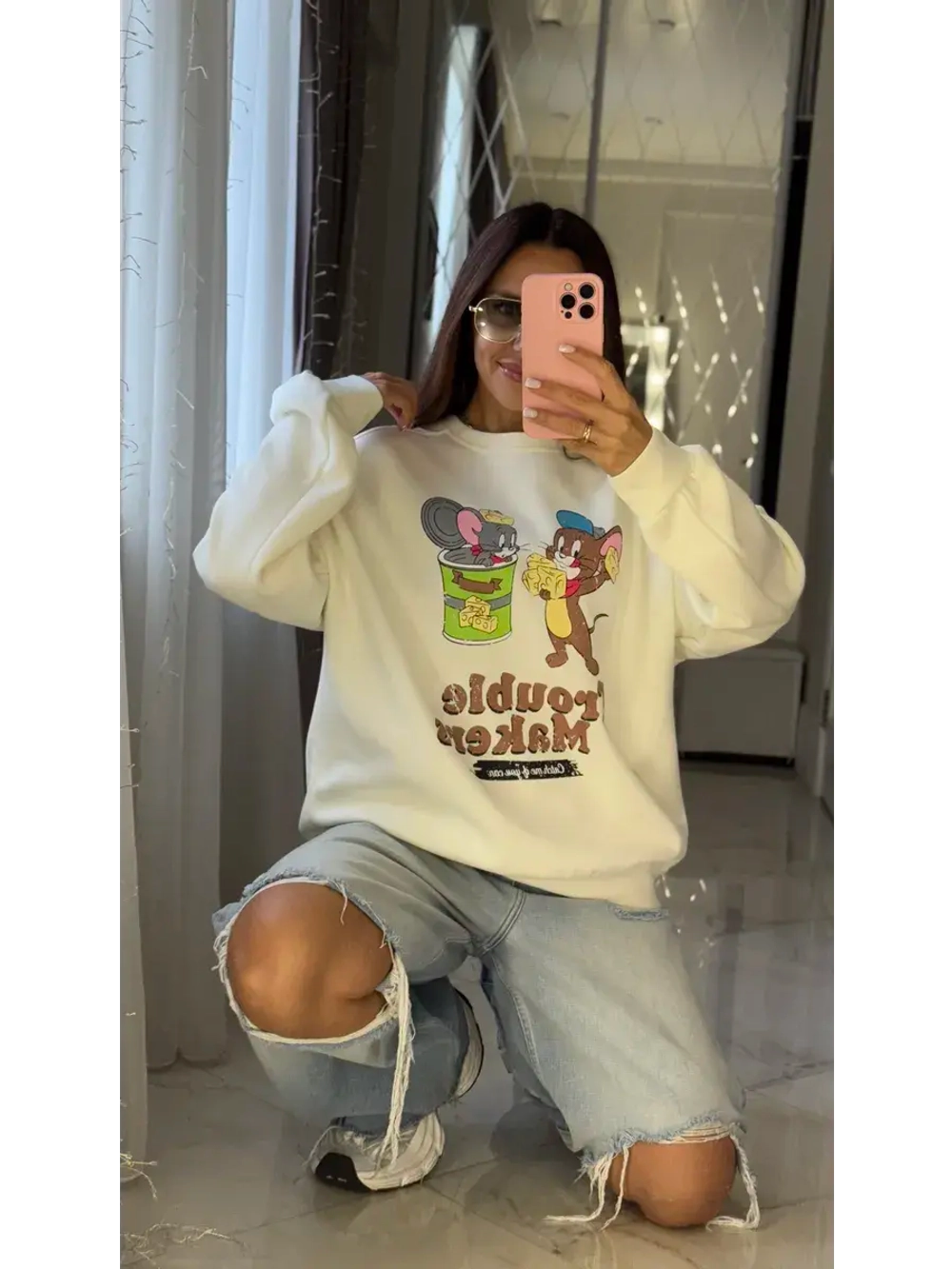 Свитшот женский с мультяшным принтом oversize