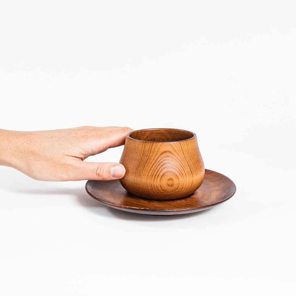 Деревянная чайная пара (блюдце с чашкой) серии "Меренга" из сибирского кедра NC25