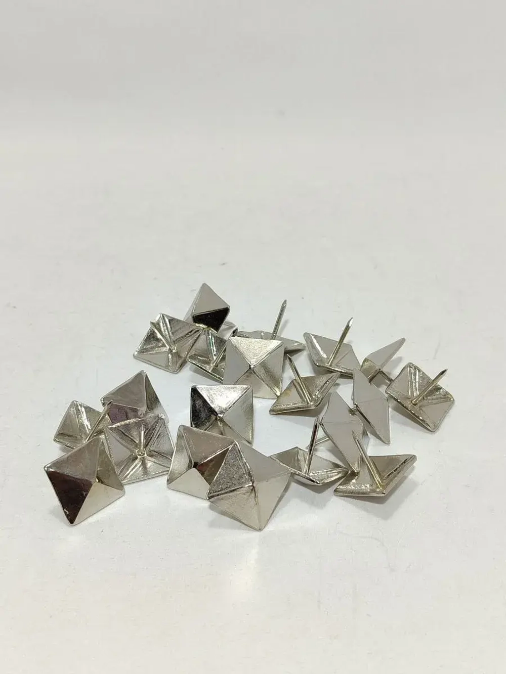 Декоративные гвозди для мебели и обивки