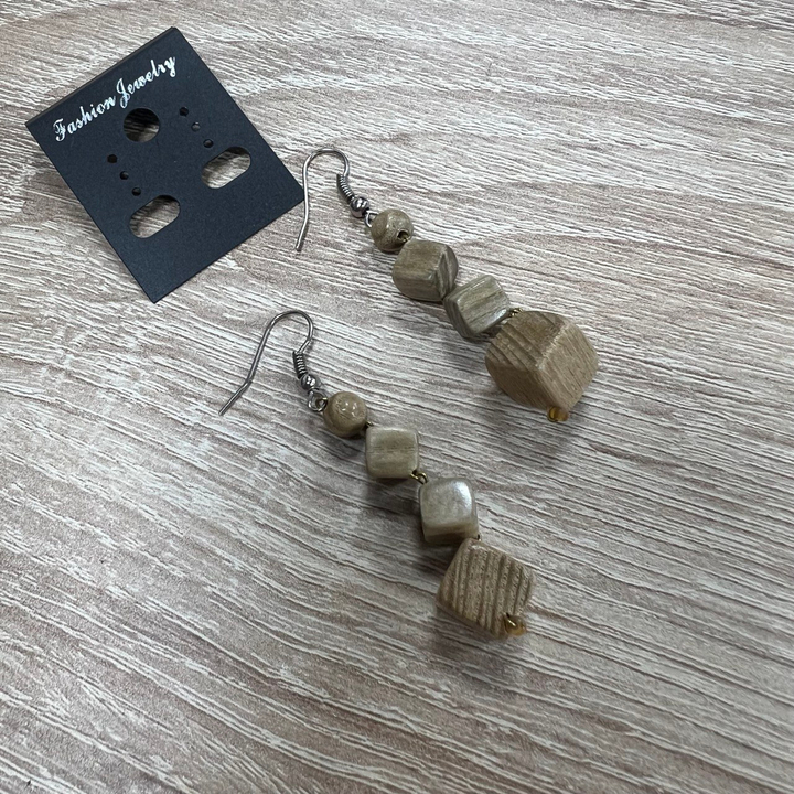 Серьги Кубики, цвет бежевый, дерево 12x40 мм