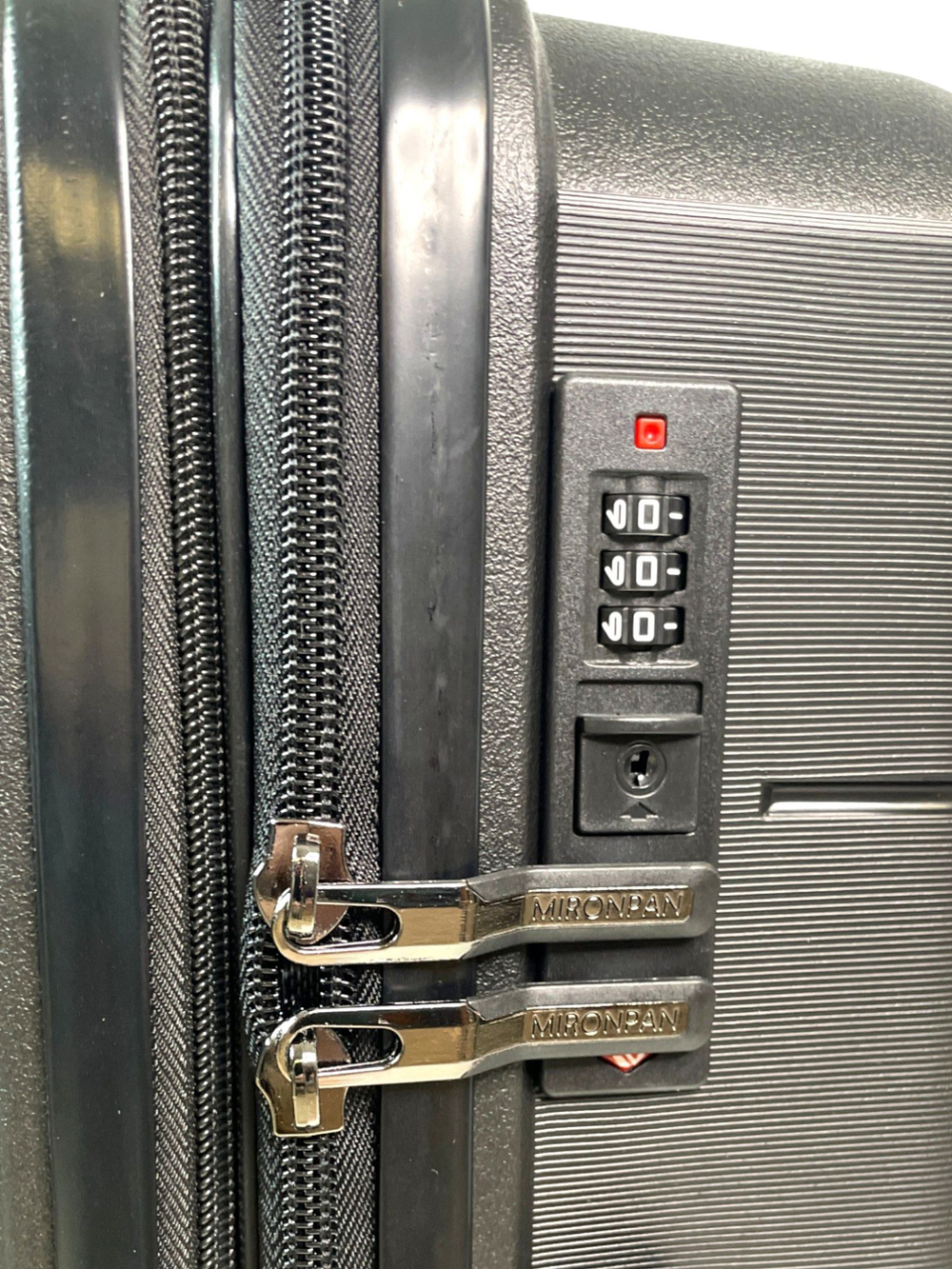 Средний чемодан Mironpan 23102, Черный, M+