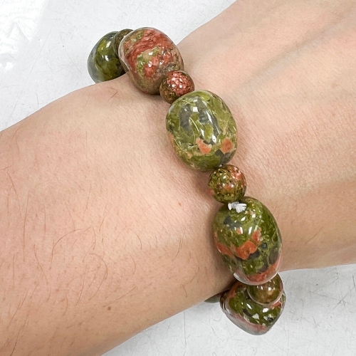 Браслет на резинке Унакит, 18 см