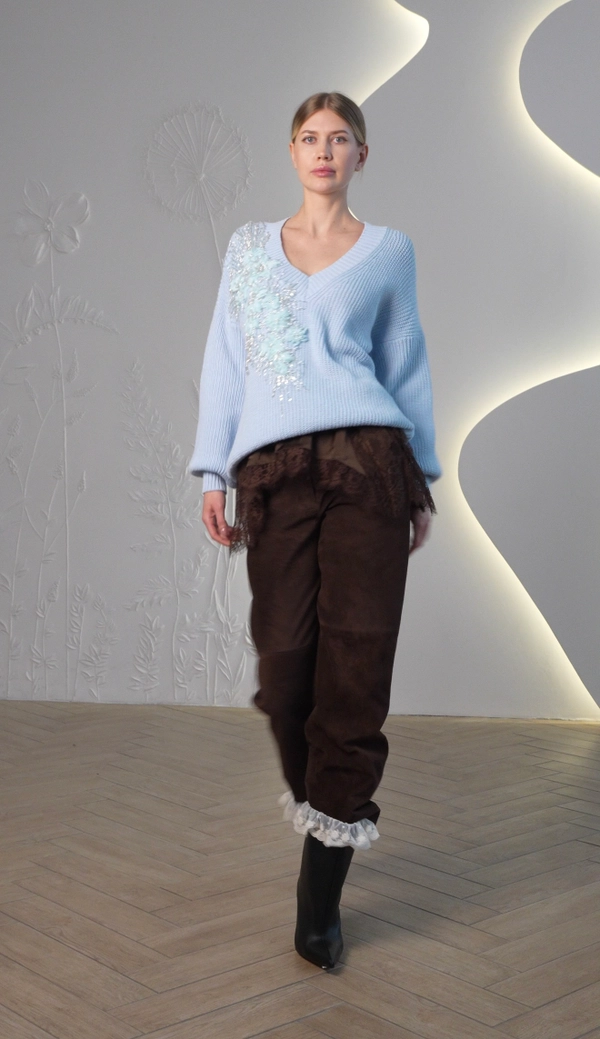 Свитер Голубой с вышивкой