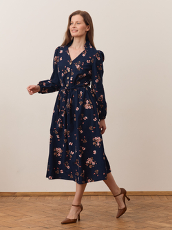 Платье с воротником стойкой