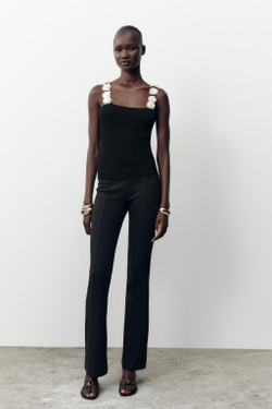 ZARA ТРИКОТАЖНЫЙ ТОП С ЦВЕТАМИ, ЧЕРНЫЙ