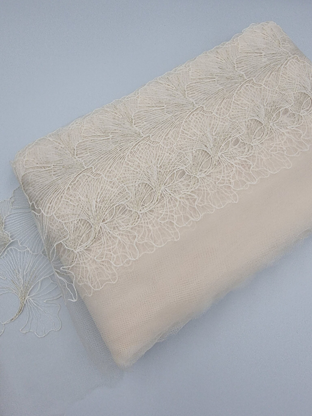 Вышивка на сетке кремовый/золото К736 левая