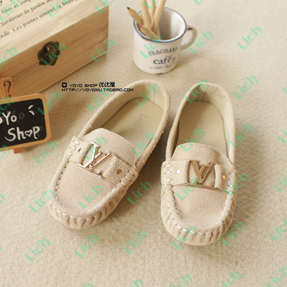 Мокасины детские однотонные с пряжкой-логотипом LV