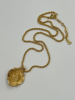 Кулон с тёмно-синей эмалью и «жемчугом» Burberrys