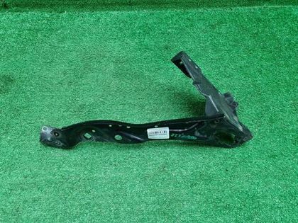 Кронштейн фары правый Mercedes Е W212 (2013-2016)