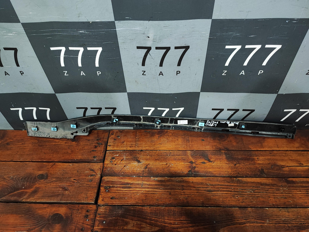 Накладка двери передней правой Kia Seltos 19-нв Б/У Оригинал 87724Q5010