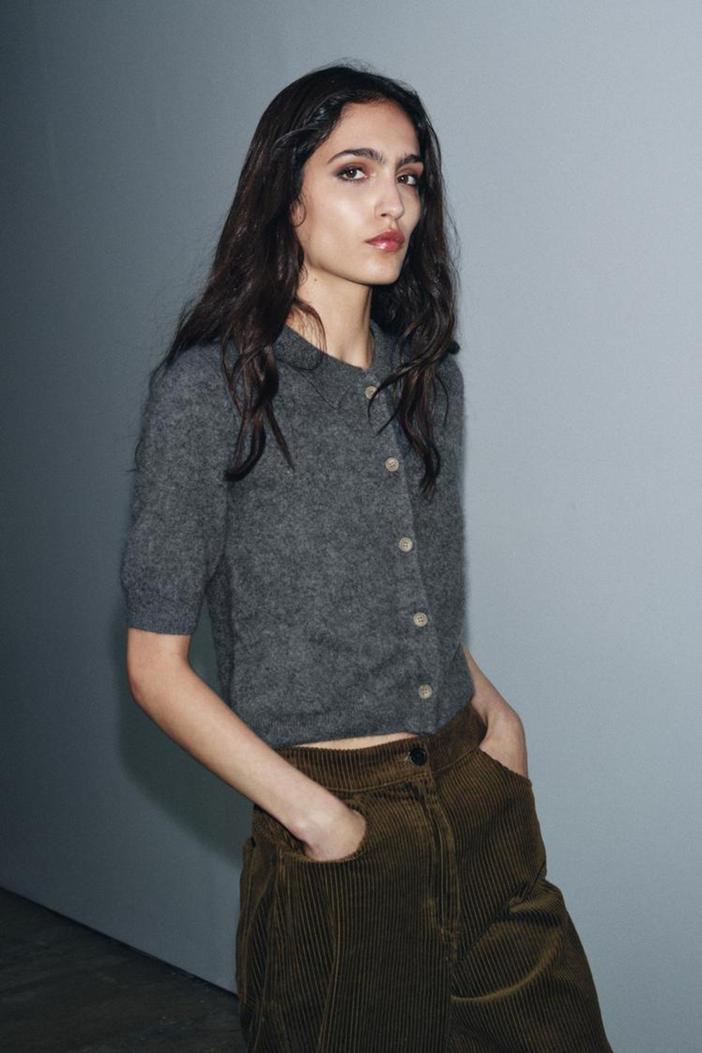 ZARА КАРДИГАН ПОЛО ИЗ 100% ШЕРСТИ С КОРОТКИМ РУКАВОМ, СЕРЫЙ