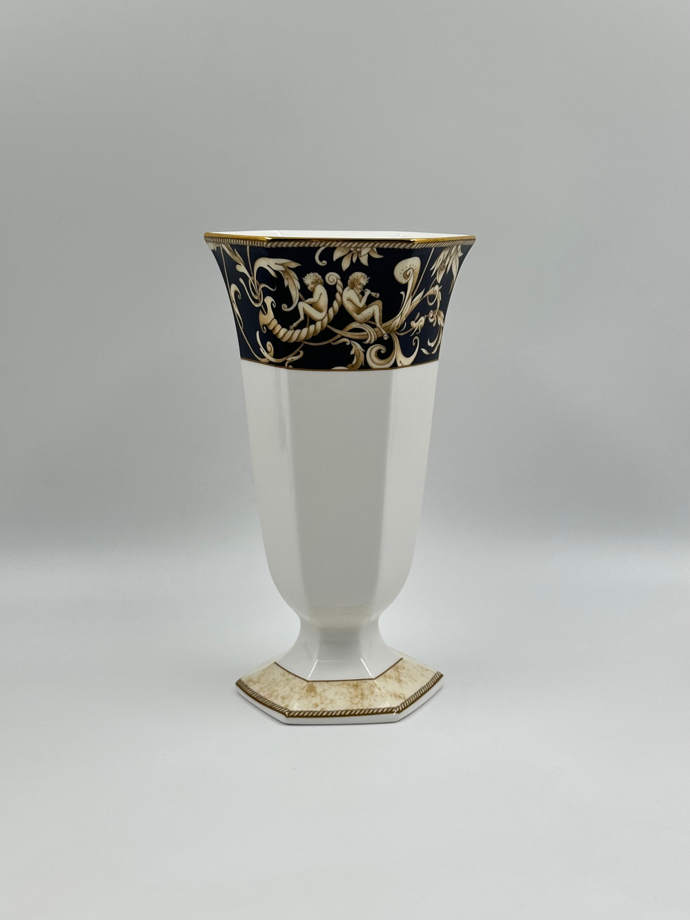 Ваза Wedgwood, Cornucopia