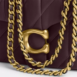 COACH СУМКА ЧЕРЕЗ ПЛЕЧО TABBY 26 С МЯГКОЙ ПОДКЛАДКОЙ, БОРДОВЫЙ