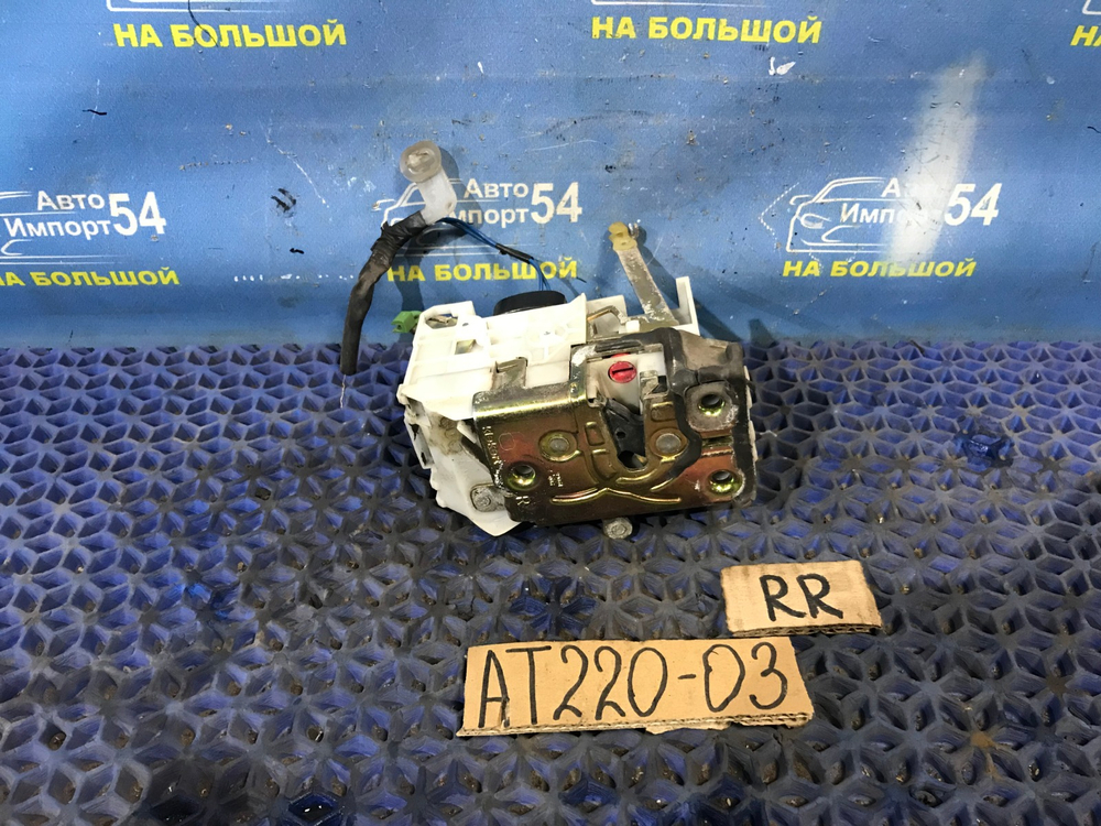 Замок двери задней правой TOYOTA AVENSIS 1999