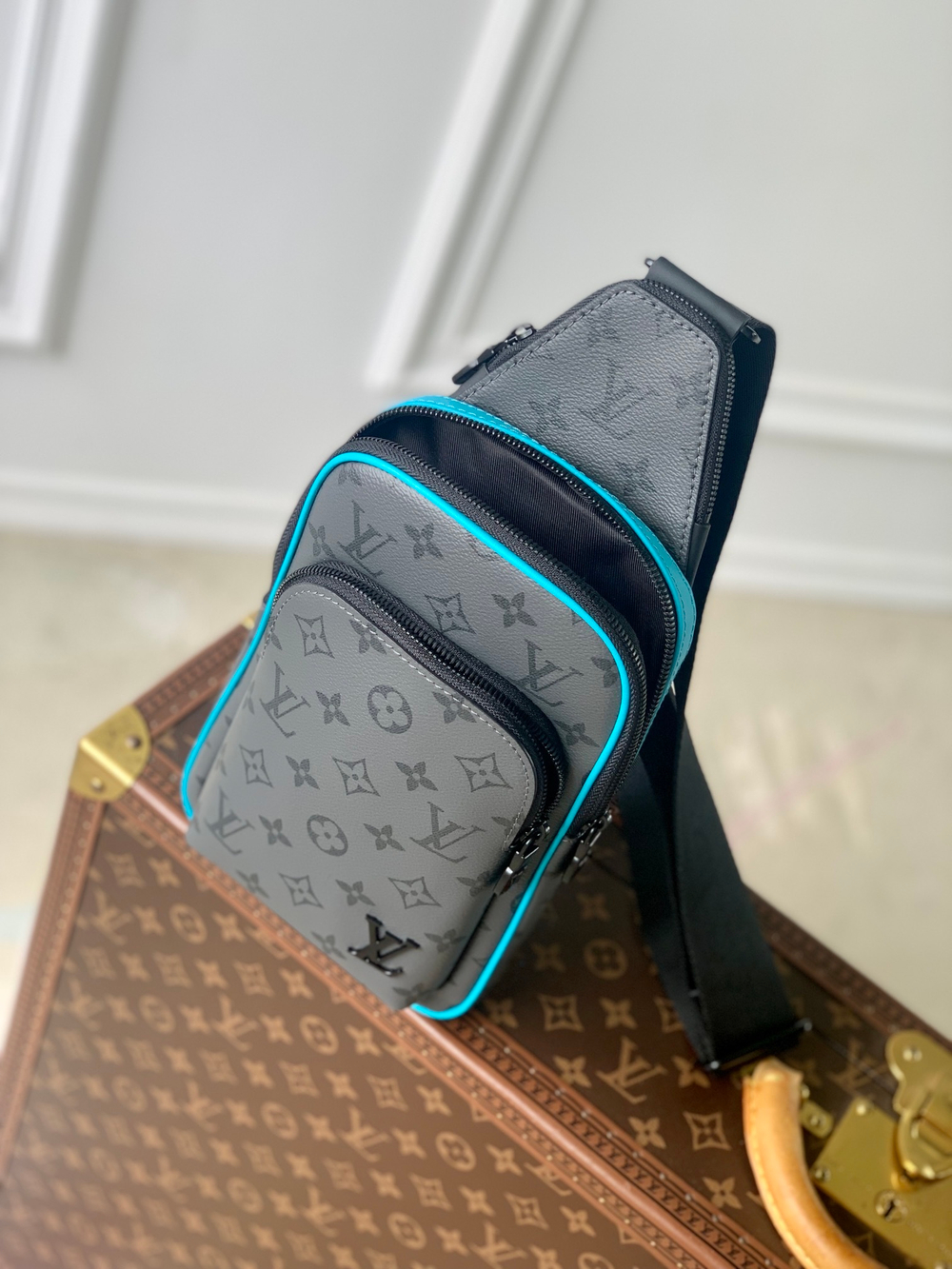 Louis Vuitton Avenue Slingbag PM