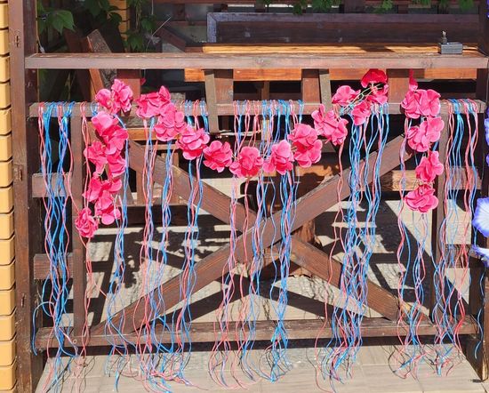 Гирлянда из цветов крупных, темно-розовая