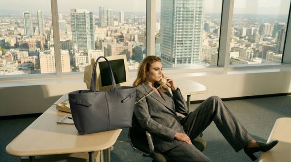 Большие кожаные сумки — универсальный аксессуар для работы, поездок и спорта