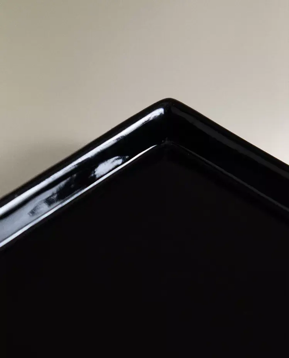 ZARA HOME ПОДНОС ДЛЯ ВАННОЙ ИЗ БЛЕСТЯЩЕГО ФАЯНСА, ЧЕРНЫЙ