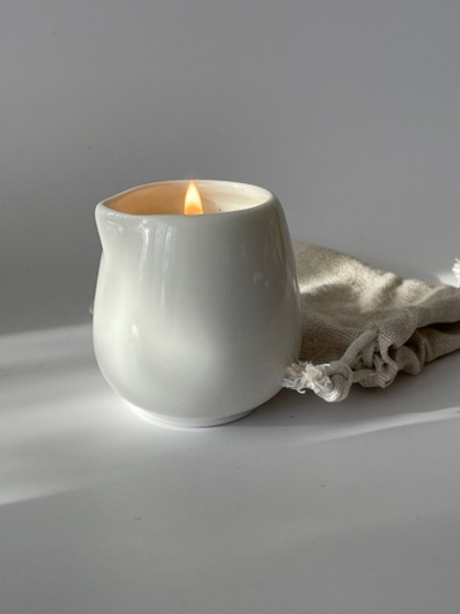 Массажная свеча «Макадамия и ванильный сандал» в керамическом стакане