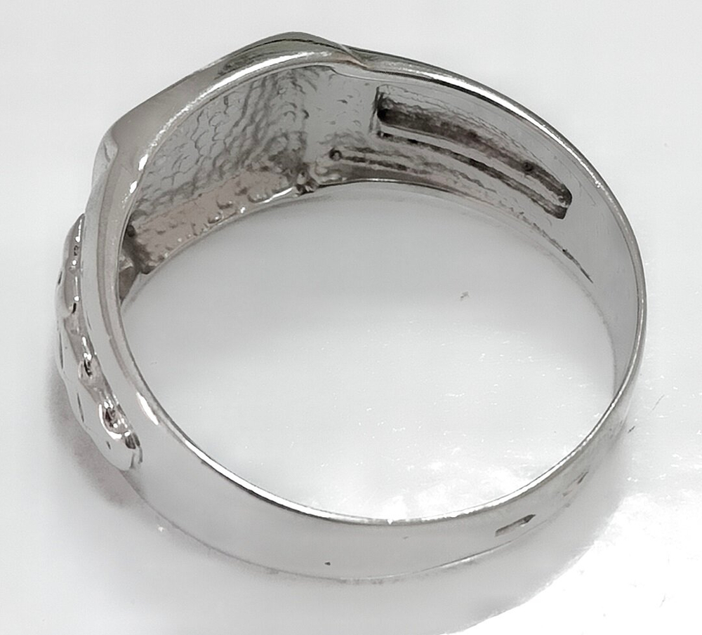 Ювелирное кольцо из серебра