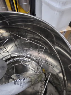 Медогонка 4 рамочная, на ножках, кассеты неповоротные, 220 В (полн. нержавейка) ДП