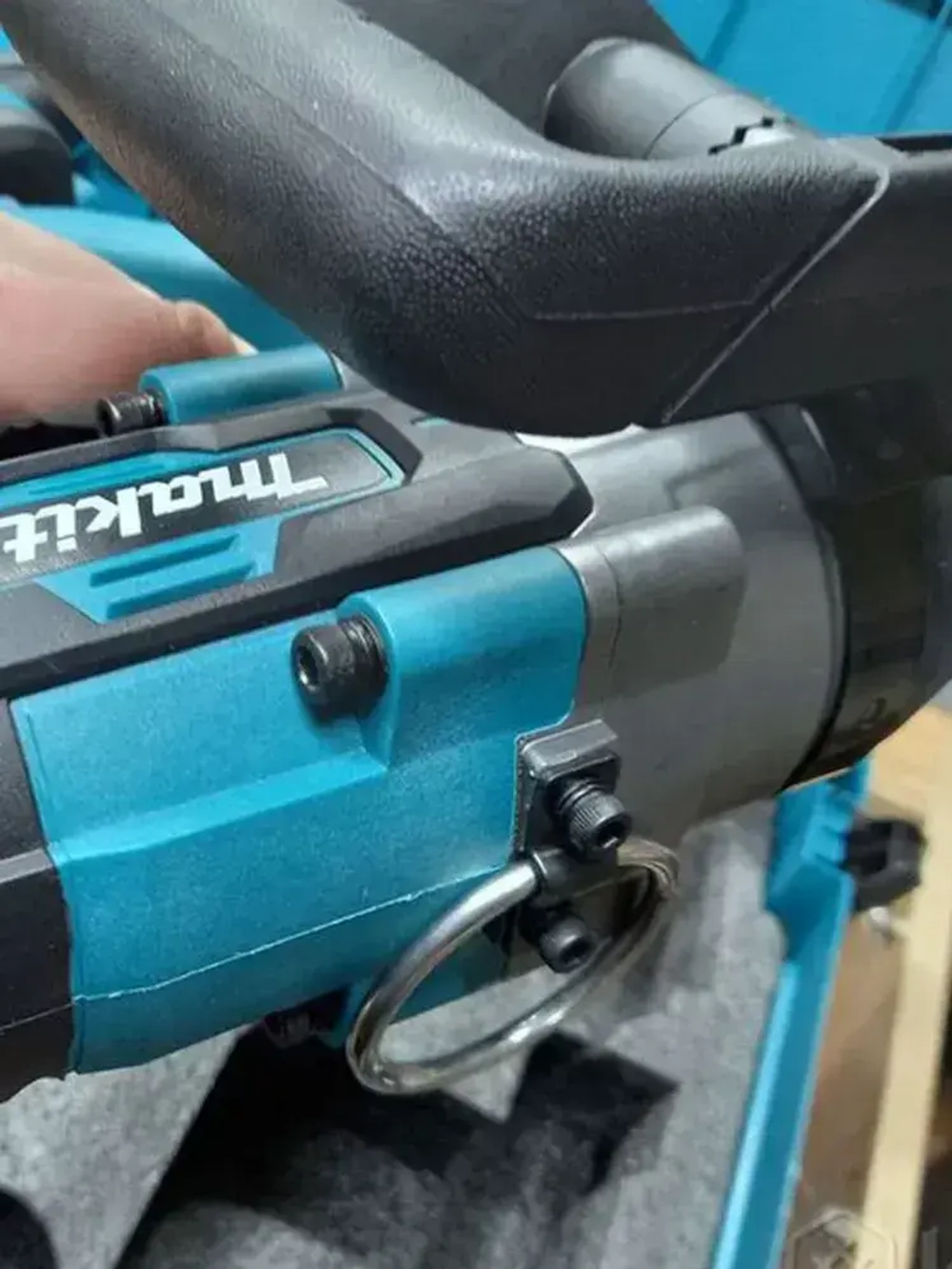 Гайковерт 3000нм аккумуляторный бесщеточный для грузовых автомобилей 2 акб 8 ампер кейс