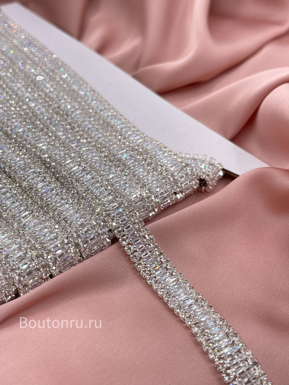 Тесьма стразовая в серебре 1 см