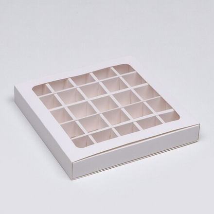 Коробка для конфет на 25 штук, белая, 22х22х3,5 см