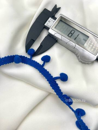 Тесьма с плюшевыми помпонами синяя