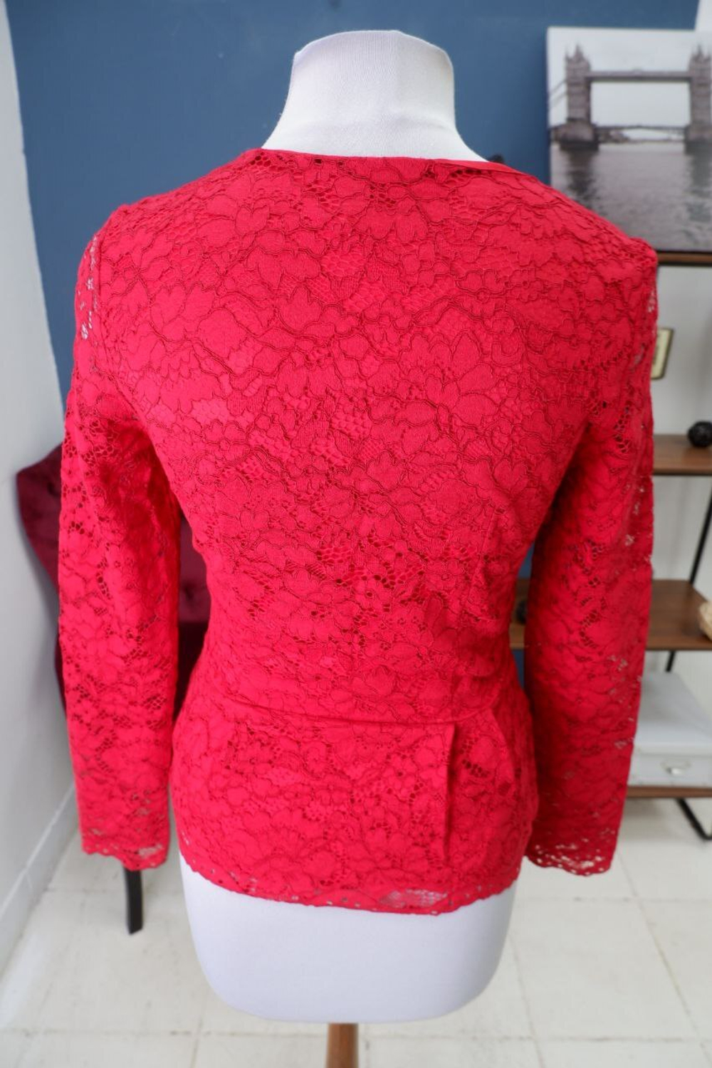 Блузка Zolla красная с кружевом 44 размер