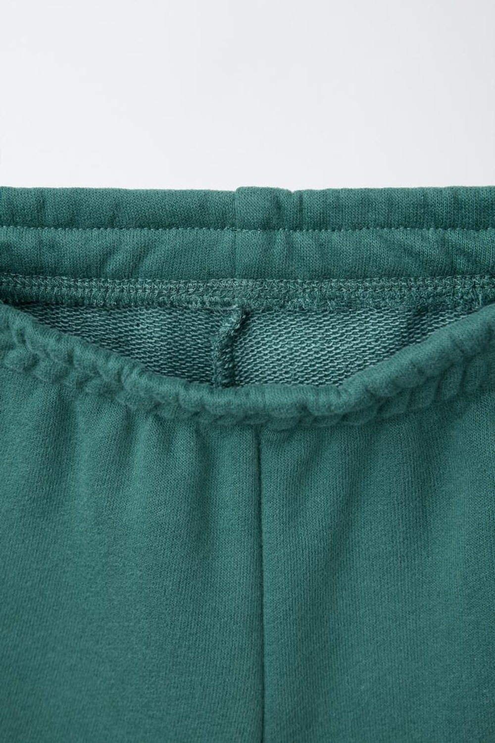 ZARA ШОРТЫ-ДЖОГГЕРЫ С НАШИВКОЙ, МЯГКИЙ ЗЕЛЕНЫЙ