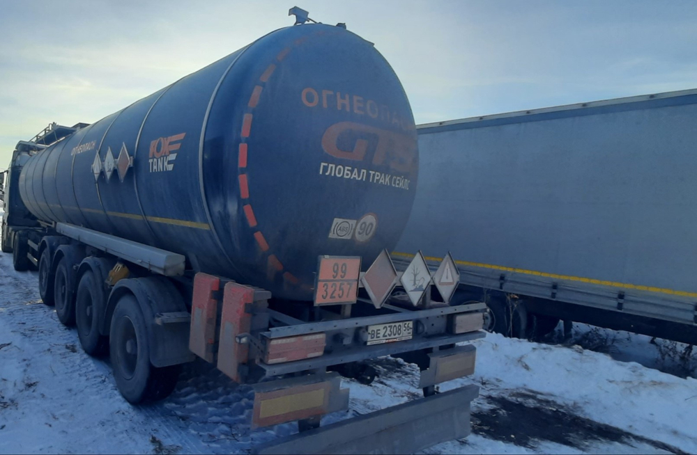 FoxTank 8777 Полуприцеп цистерна 877721 (светлые нефтепродукты)