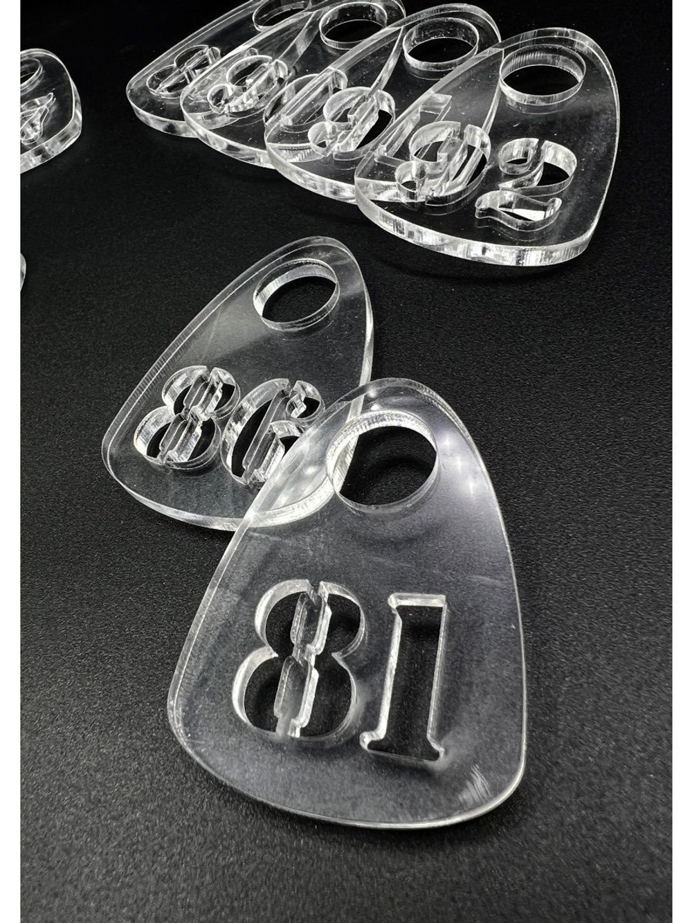 Номерки для гардероба прорезные