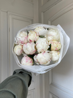 Букет 11шт белых пионов