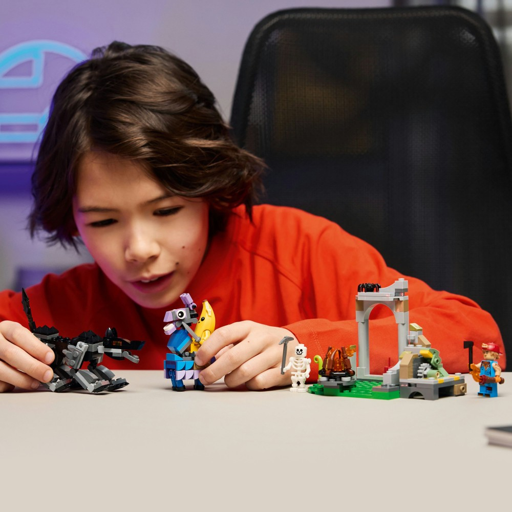 LEGO Fortnite - Скины и Искра и лагерь 77075