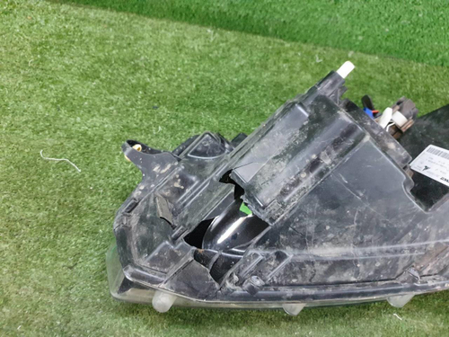 Битая Фара правая Renault Logan 2 Sandero 2 (2014-2018) галоген