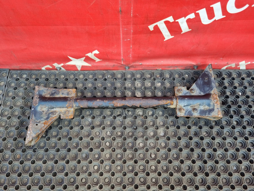 Кронштейн межосевого спойлера