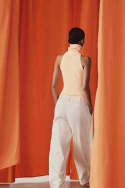 ZARA БРЮКИ С ЗАЩИПАМИ СПЕРЕДИ — ZW COLLECTION, ЭКРЮ