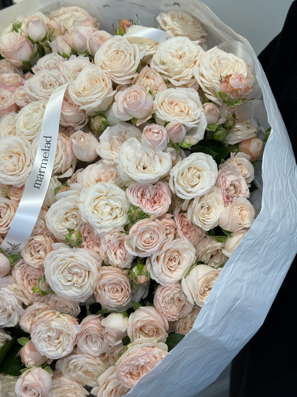 Букет моно из кутстовой пионовидной розы Бомбастик крупный бутон