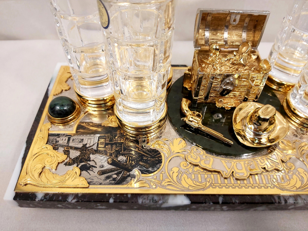 Подарочный набор стопок "Ковбой. За удачу!" на мраморе с чернением