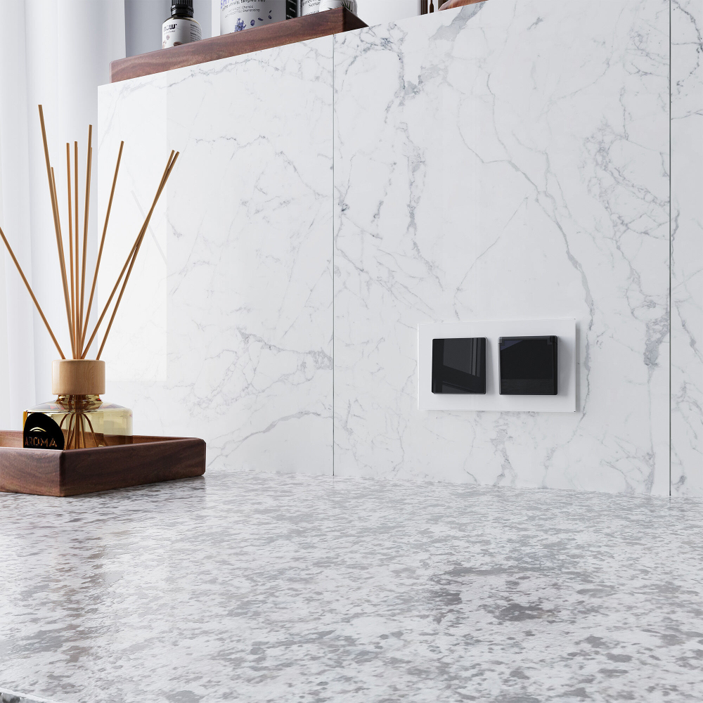 Розетка с заземлением (черный акрил)