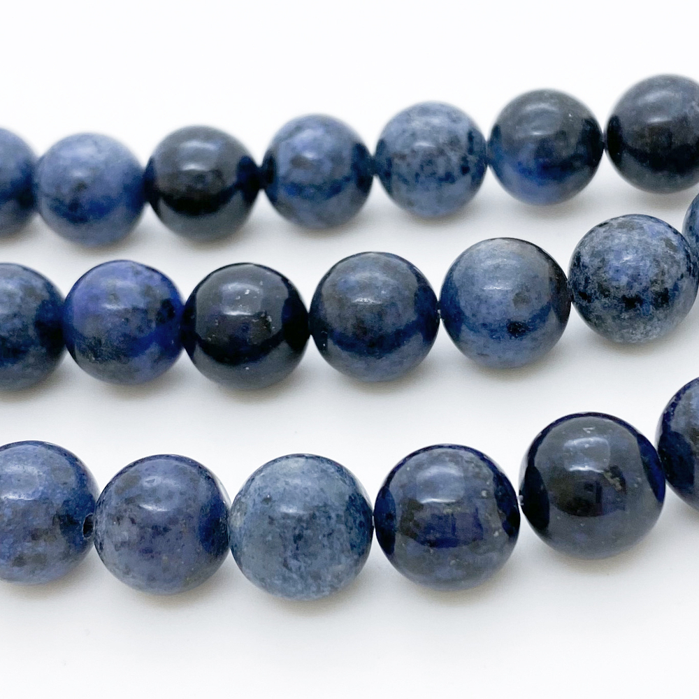 Дюмортьерит, диаметр 10,4-10,6 мм, цена за 9 шт (1/4 нити)