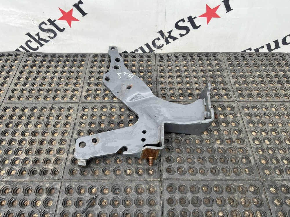 Кронштейн усилителя бампера левый