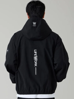 Нейлоновая куртка с капюшоном