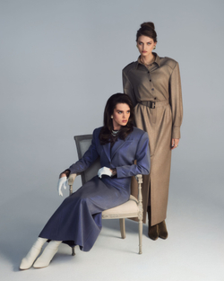 ПЛАТЬЕ ИЗ КОРИЧНЕВОЙ КОСТЮМНОЙ ТКАНИ С ЛЮРЕКСНЫМ НАПЫЛЕНИЕМ