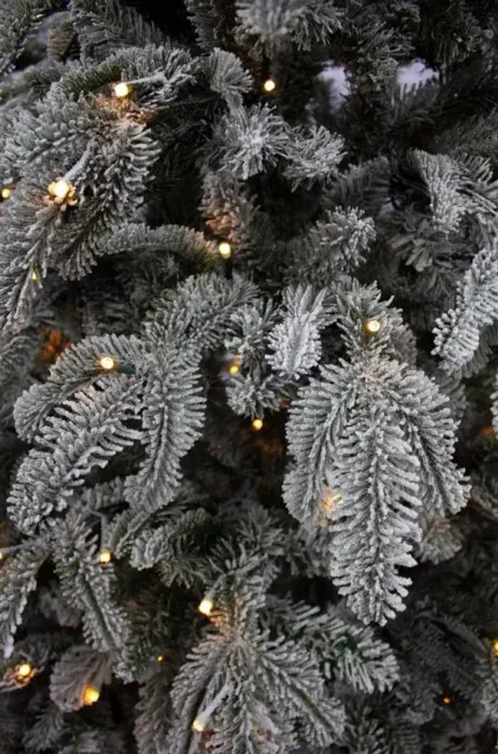 Ель Стильная заснеженная 305 см., 1272 LED ламп, литая хвоя+пвх, Black Box (74595)