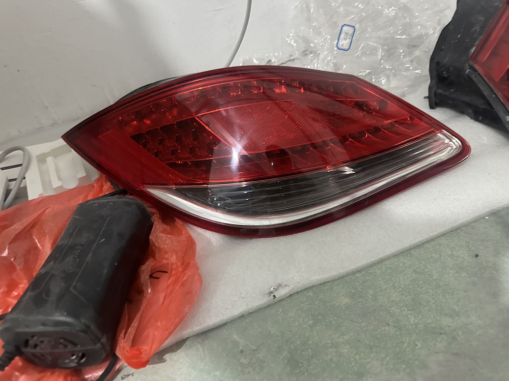 Задний левый фонарь Porsche Boxster 987.2 оригинал