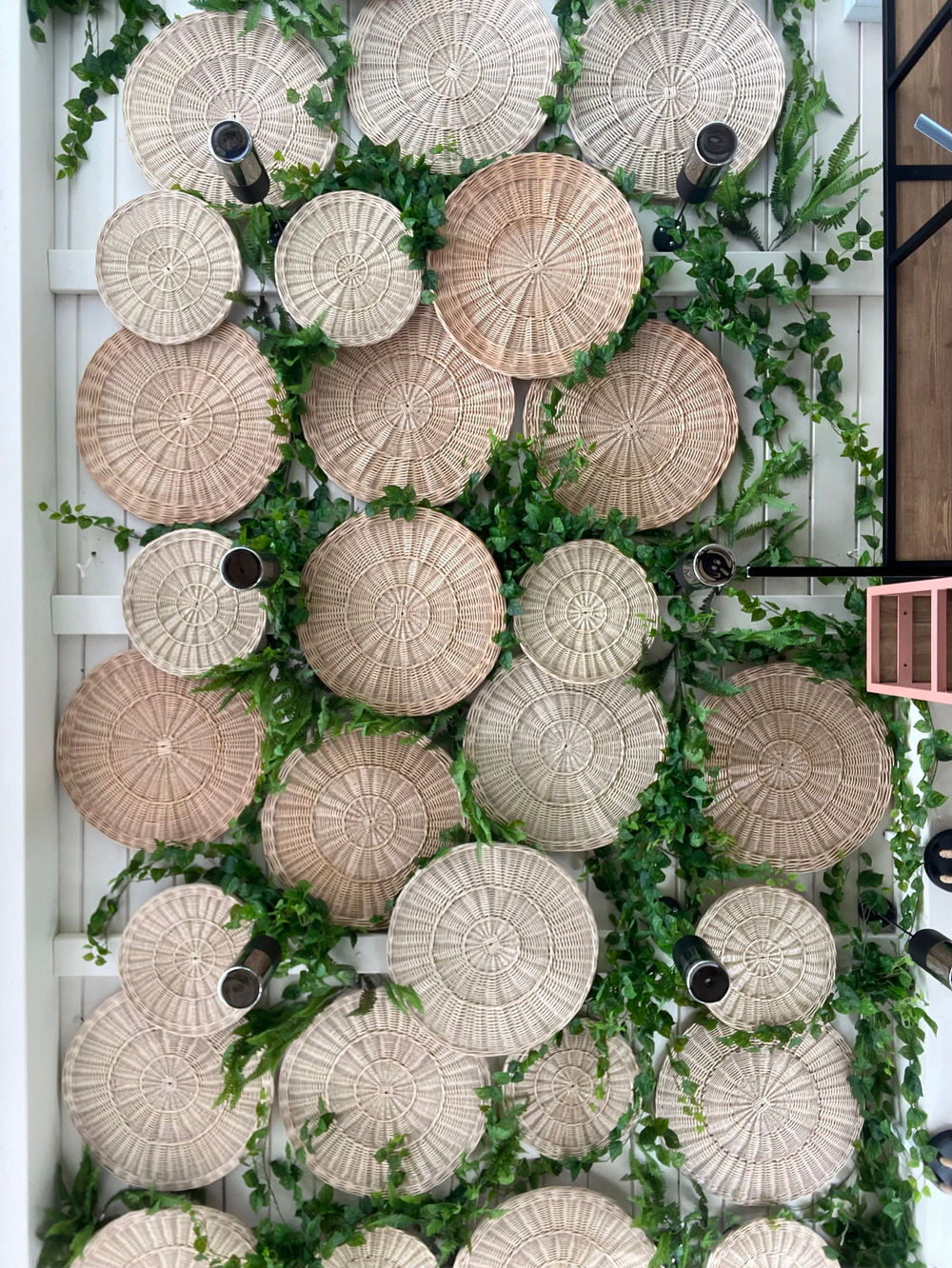 Озеленение потолка искусственными растениями отеля « Бридж Резорт» г.Сочи