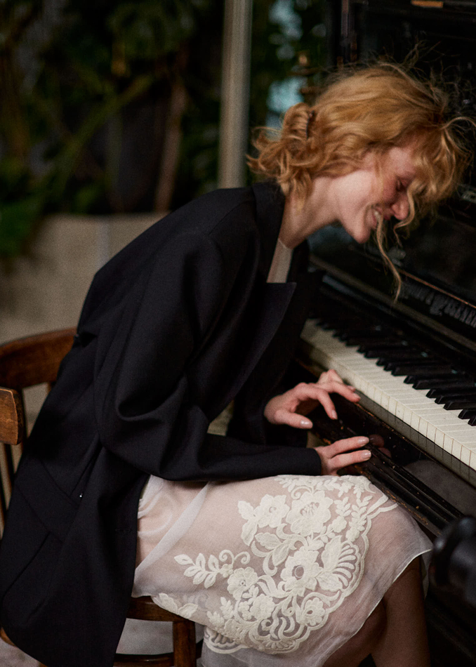 Юбка из шелка с вышивкой молочный