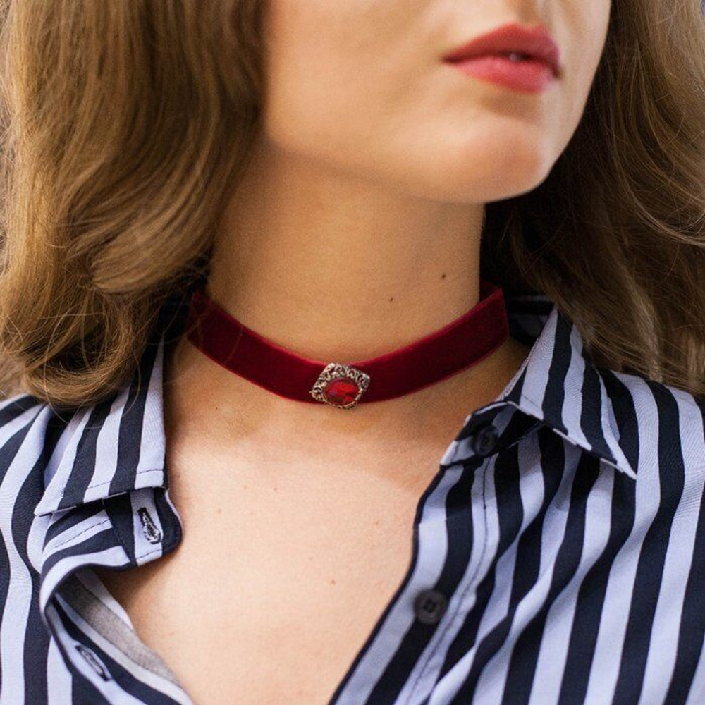 Чокер из бархата с кристаллом. Регулировка длины.